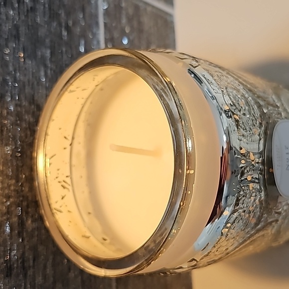 NEW SPRING VIRAL Leoben Co "No 17 Amber Woods" Candle - 18oz - Never Used - Picture 4 of 4